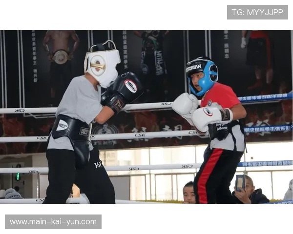 陈珙回顾夺冠路:从减重50公斤到洲际拳王,擂台教会我直面自己 陈珙回顾夺冠路:从减重50公斤到洲际拳王,擂台教会我直面自己